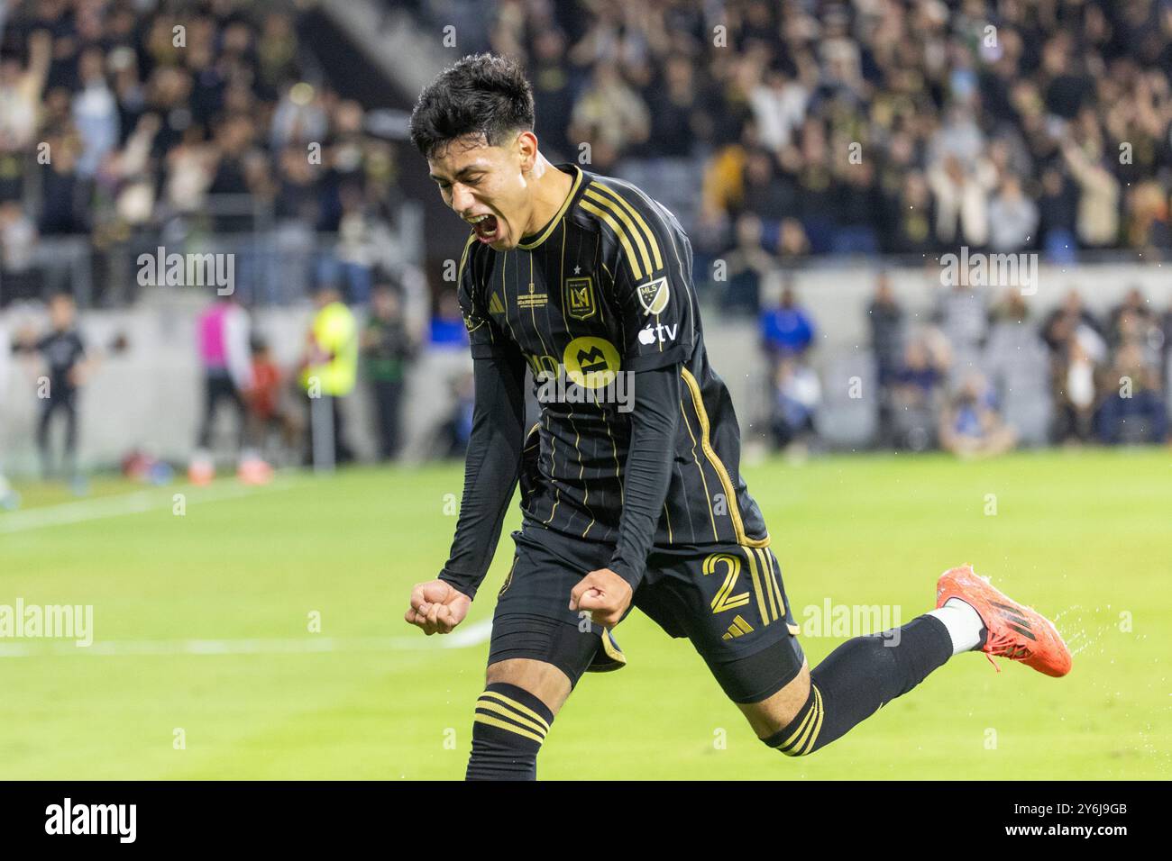 Los Angeles, Kalifornien, USA. September 2024. Omar Campos #2 des Los Angeles FC feiert, nachdem er im Finale des U.S. Open Cup im BMO Stadium am 25. September 2024 in Los Angeles gegen den Sporting Kansas City geschossen hat. (Kreditbild: © Ringo Chiu/ZUMA Press Wire) NUR REDAKTIONELLE VERWENDUNG! Nicht für kommerzielle ZWECKE! Stockfoto