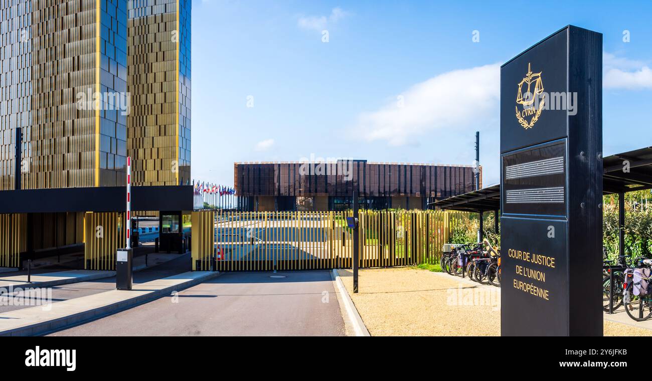 Zeichen und Eingang des Gerichtshofs der Europäischen Union (EuGH), der Justizbehörde der Europäischen Union, in Luxemburg-Stadt. Stockfoto