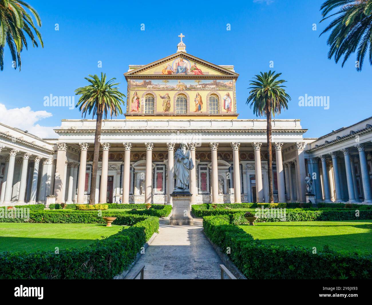 Basilika Saint Paul vor den Mauern quadriportico - Rom, Italien Stockfoto