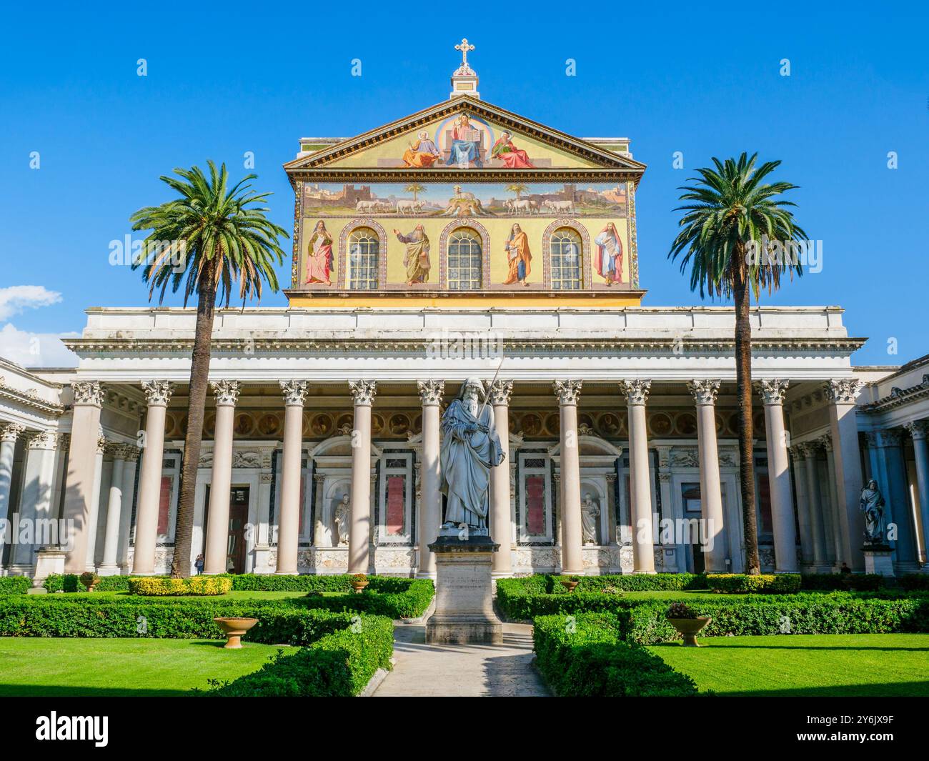 Basilika Saint Paul vor den Mauern quadriportico - Rom, Italien Stockfoto