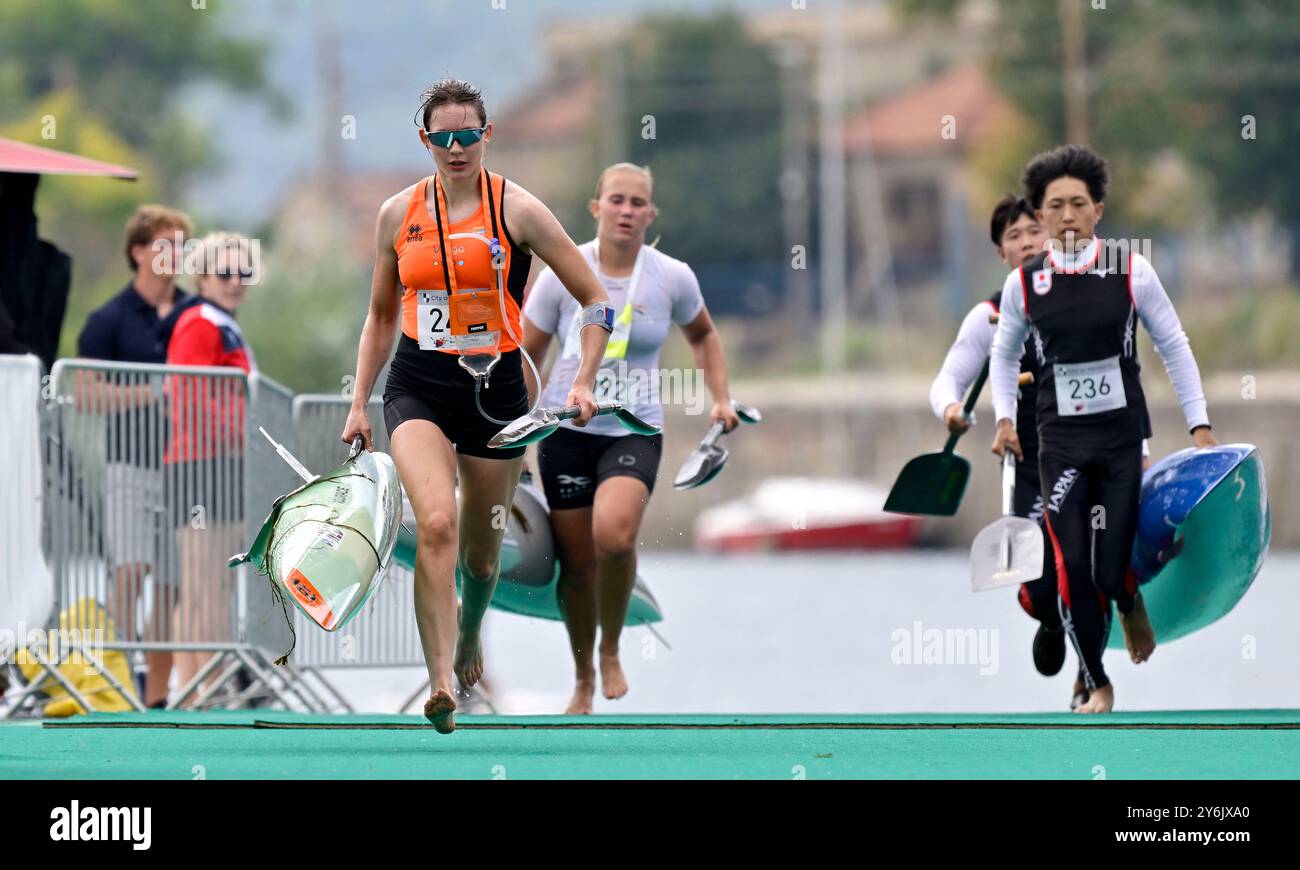 Odette Van Voorst (NED) Portier in den K1-Frauen unter 23 Langdistanz während der Kanu-Marathon-Weltmeisterschaft 2024 auf dem Fluss Neretva in Metkovic, Kroatien. Stockfoto