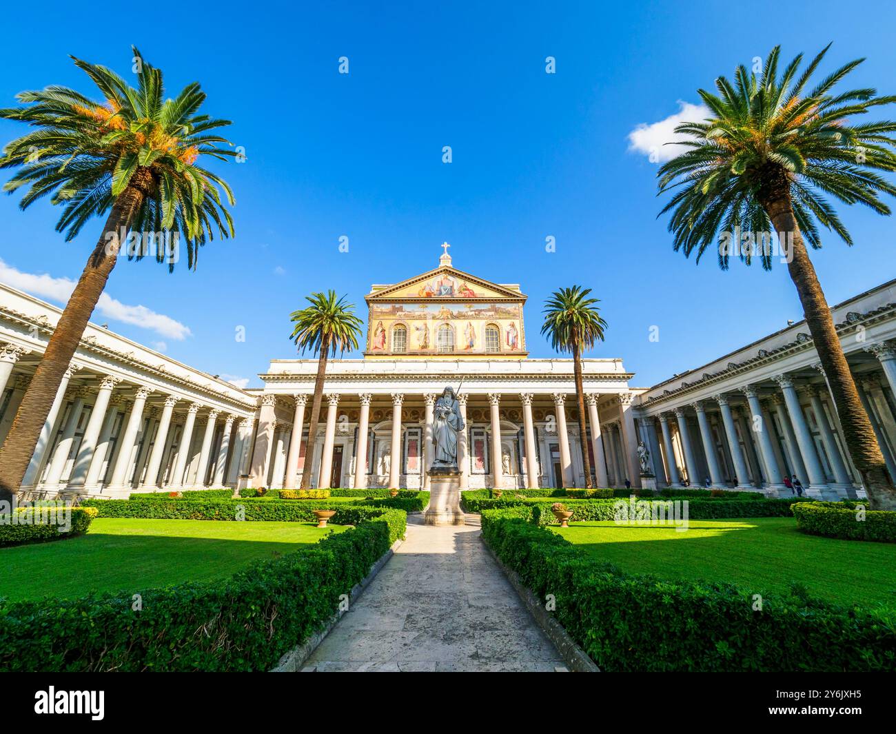 Basilika Saint Paul vor den Mauern quadriportico - Rom, Italien Stockfoto