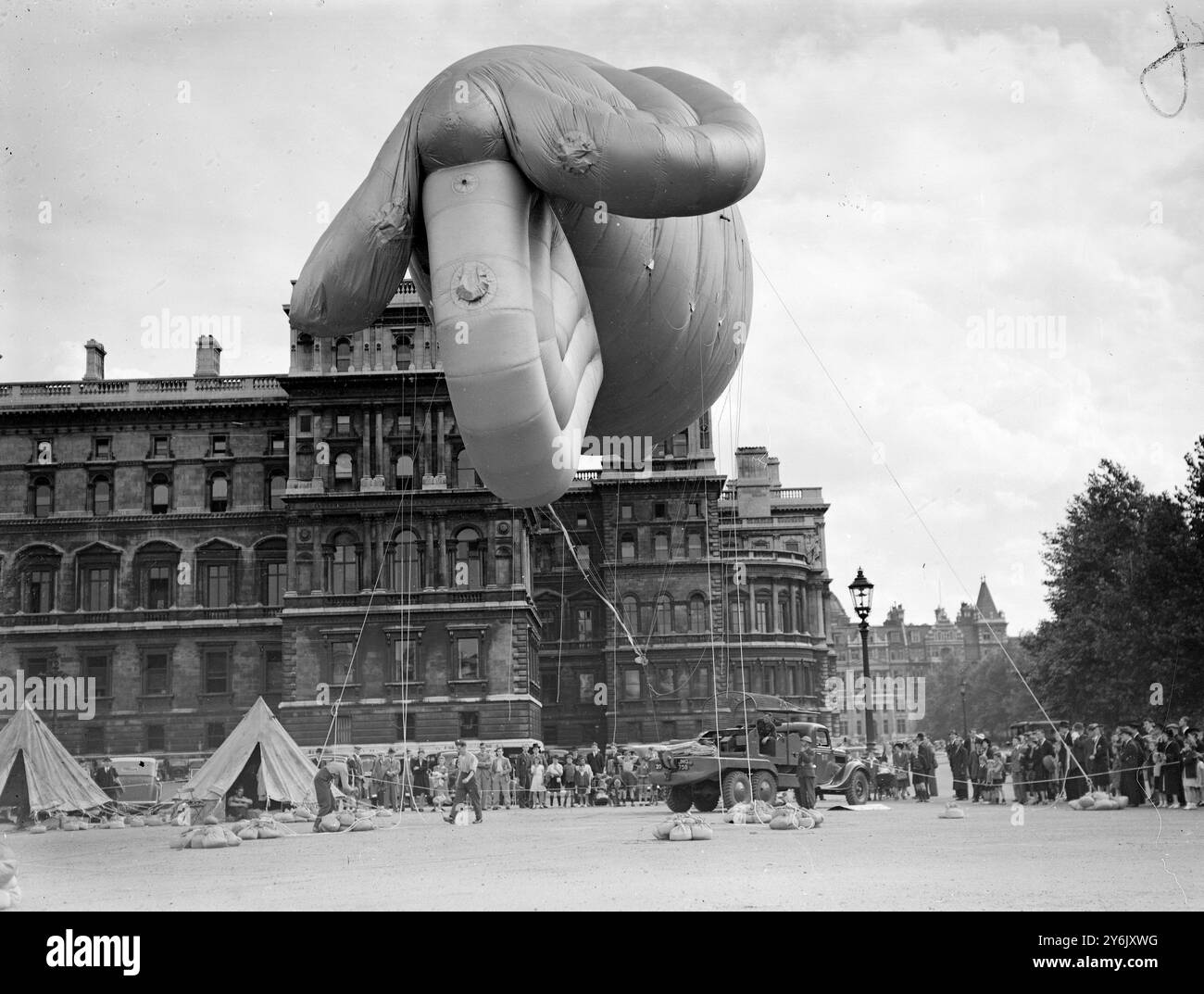 Royal Air Force Barrage Balloon Station, Horse Guards Parade, Central London, England 12 Juli 1939 Stockfoto