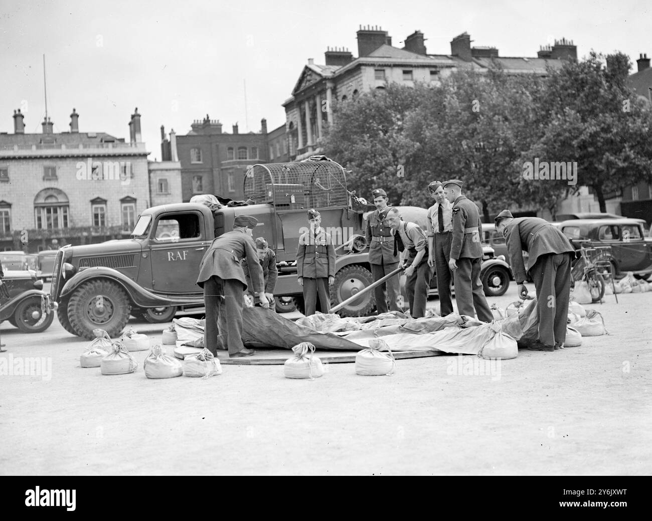 Royal Air Force Barrage Balloon Station, Horse Guards Parade, Central London, England 12 Juli 1939 Stockfoto