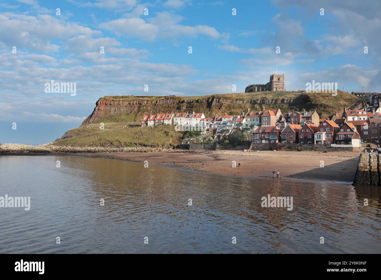Whitby Harbour East Cliff Stockfoto