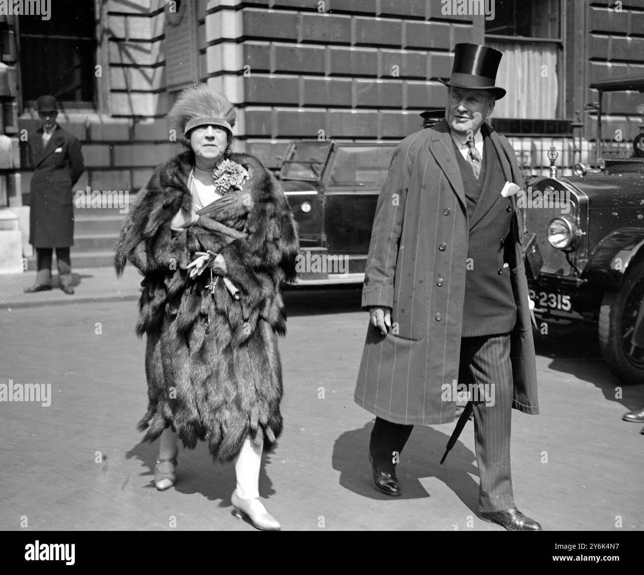 Tag mit privatem Blick in der Royal Academy of Arts in Burlington House auf Piccadilly , London , England Marquis und Marchioness of Winchester . 1927 Stockfoto