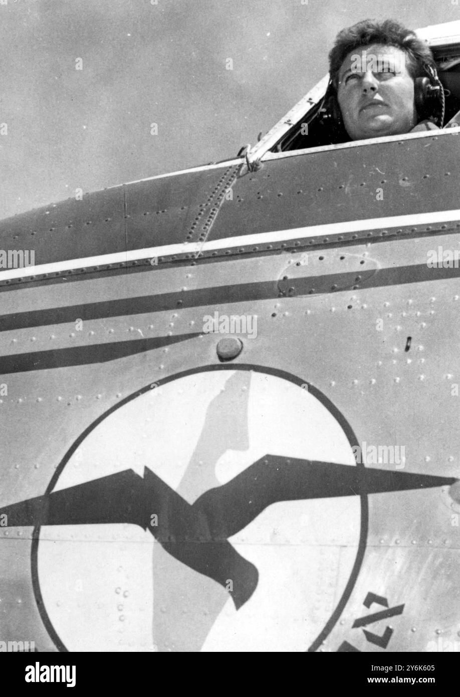 Jerusalem , Israel World First Woman Commercial Airline Pilot . 26 Jahre alt Miss Yael Finkelstein Kapitän der kommerziellen Fluggesellschaft . 27. März 1958 Stockfoto