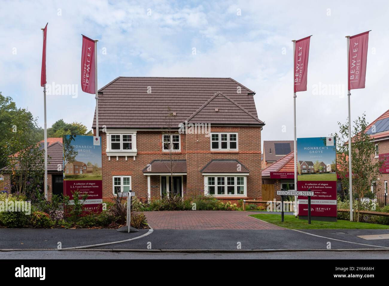 Bewley Homes neue Wohnsiedlung namens Monarch's Grove in Deepcut, Surrey, England, Großbritannien Stockfoto