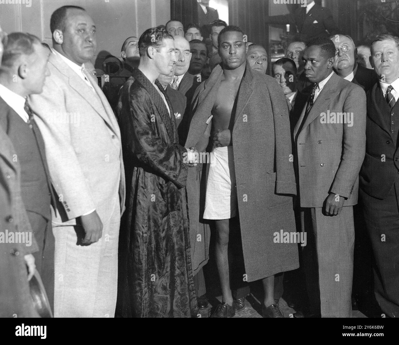 Im Stadionklub einwiegen. Len Harvey und John Henry Lewis. 9. November 1936 Stockfoto