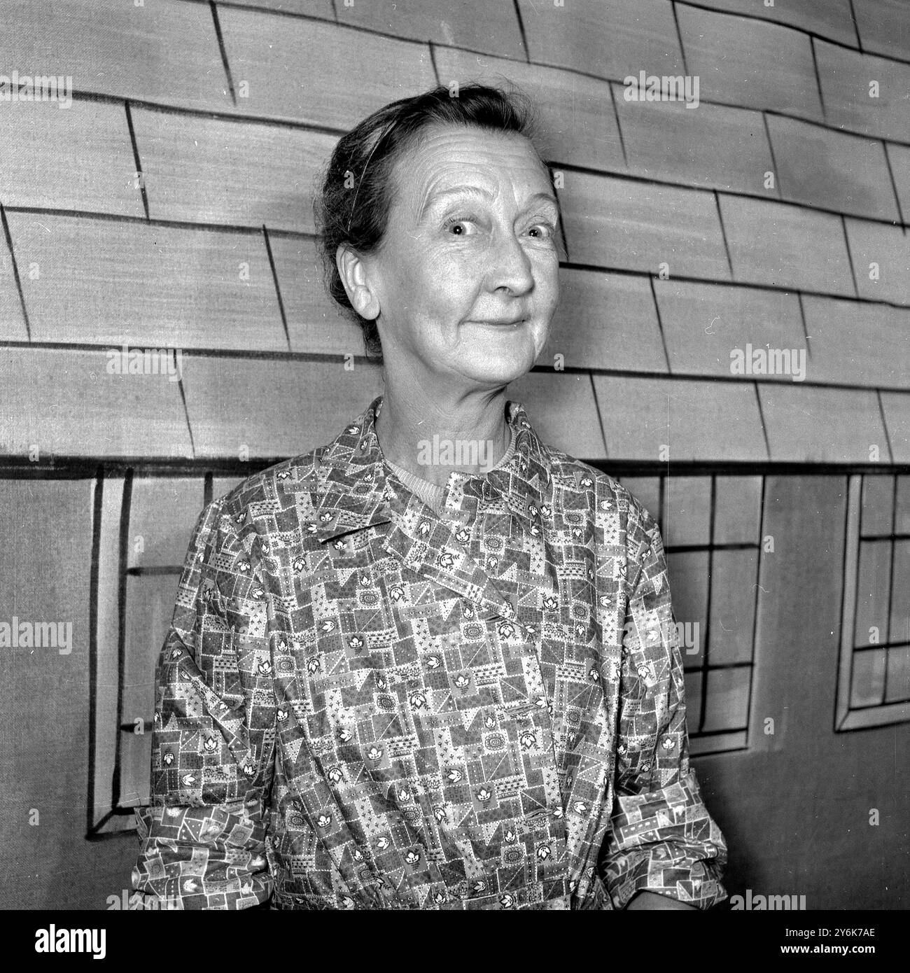 Schauspielerin ESMA Cannon in der Bühnenfassung der TV-BBC-Komödie The Rag Trade Piccadilly Theatre am 18. Dezember 1962 Stockfoto