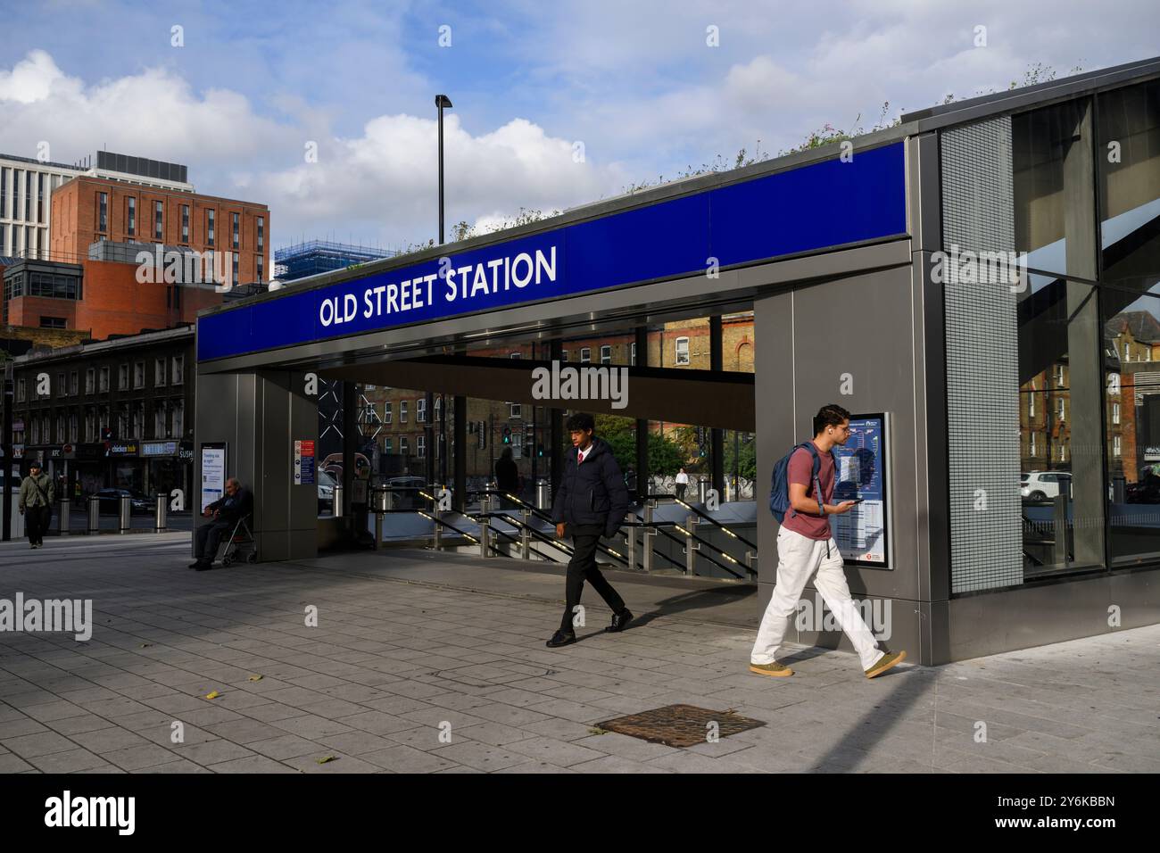 Der neue Eingang zur U-Bahn-Station Old Street wurde kürzlich fertiggestellt. U-Bahn-Station Old Street, Old Street, London, Großbritannien. September 2024 Stockfoto