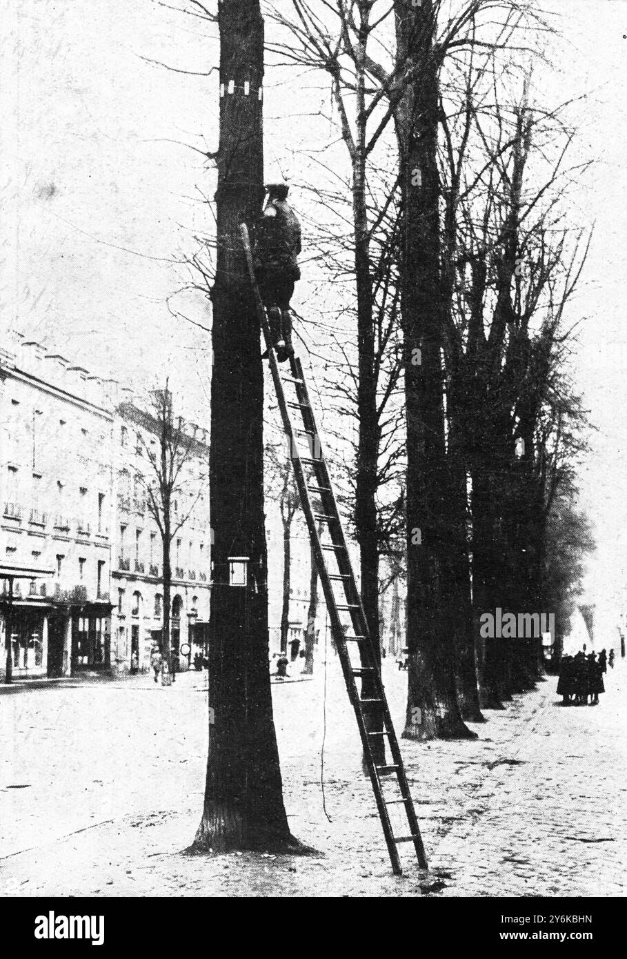 Vermittlung der Telefonkommunikation zwischen den Hotels der Delegierten: Kabelbäume. Pariser Friedenskonferenz 1919 Stockfoto