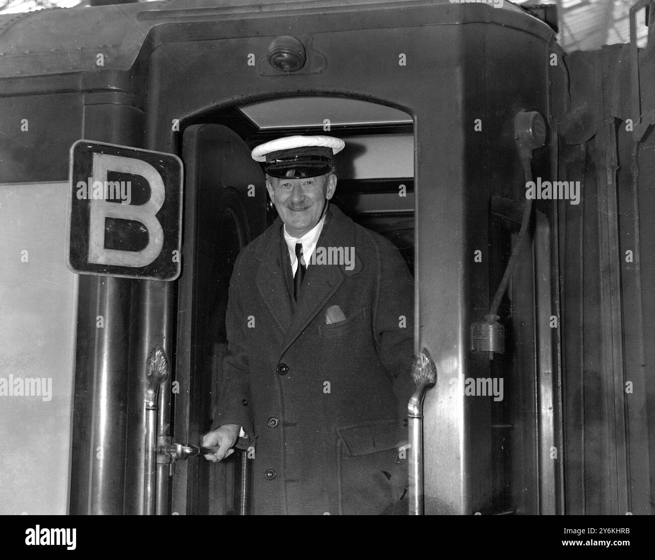 Bei Abfahrt mit dem 'Arandora Star' Boat Train. Lord Rosslyn (gestorben am 10. August 1939) hier am 20. Januar 1937 James St Clair-Erskine, 5. Earl of Rosslyn (1869–1939) © TopFoto Stockfoto