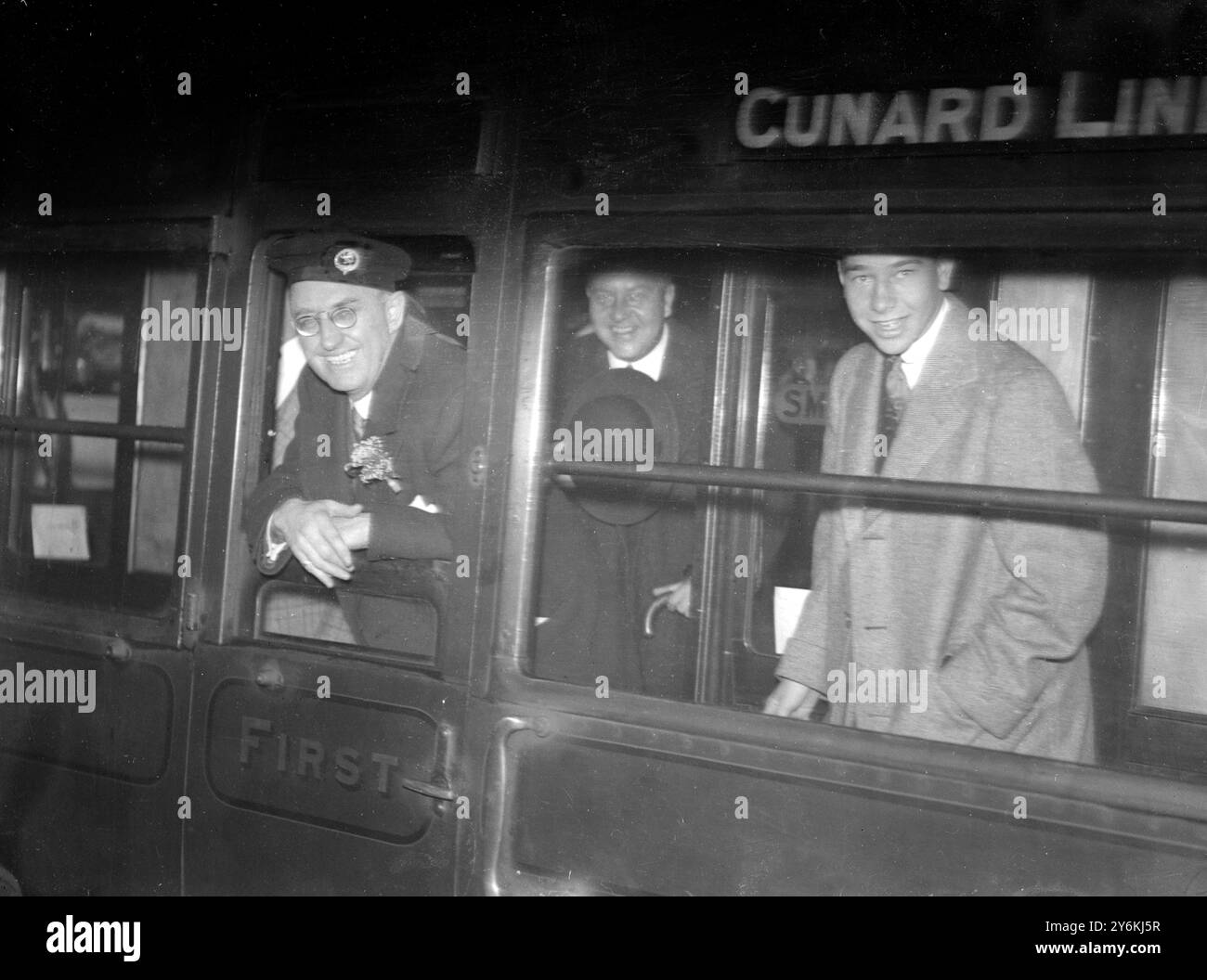 Herr A. L. McColl, stellvertretender Vorsitzender der Vacuum Oil Company und Präsident der London Ayrshire Society, verließ die Waterloo Station am 15. November 1933 nach New York © TopFoto Stockfoto