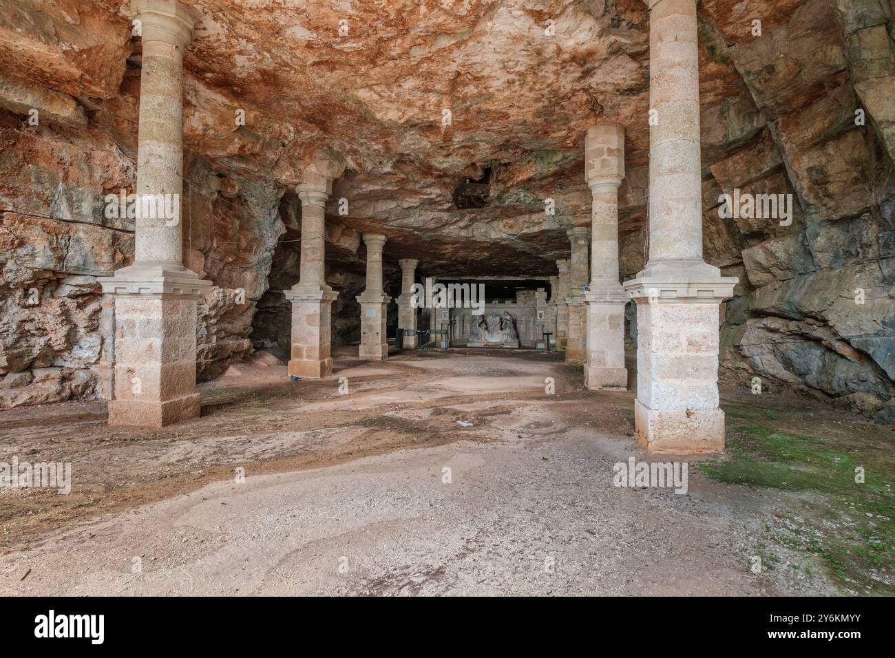 Rocamadour, Lot, Frankreich - 23. September 2024: Eine Szene zeigt den Tod Christi in einer Höhle, die aus der Klippe im heiligen Dorf Rocamado geschnitzt wurde Stockfoto