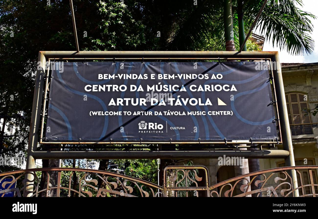 RIO DE JANEIRO, BRASILIEN - 18. September 2024: Zeichen des Musikzentrums Artur da Tavola in Tijuca Stockfoto