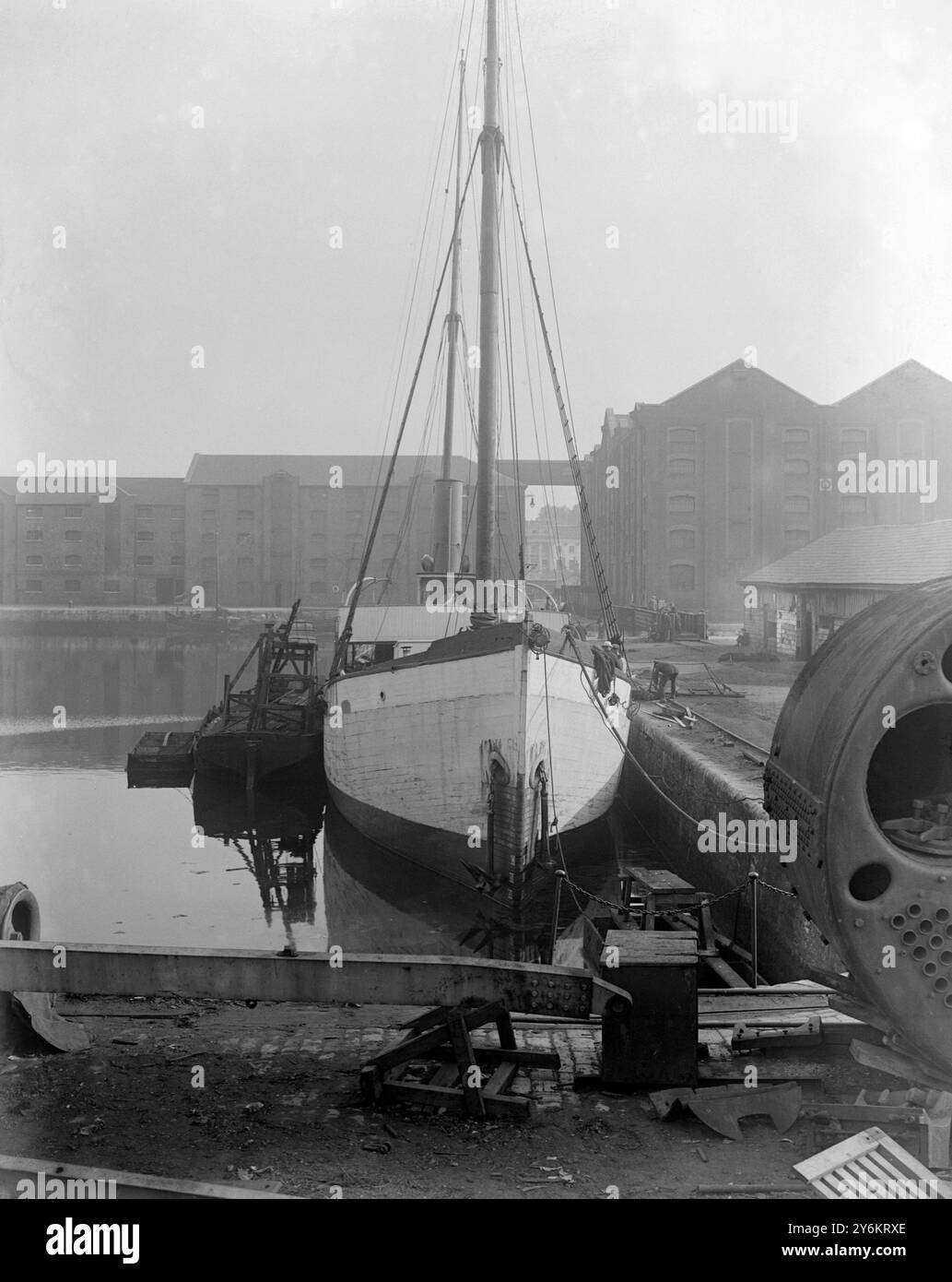 Ernest Shackleton Antarktisexpedition die 'Quest' Sir Ernest Shackletons neues Schiff. Sie wird hier in Southampton gesehen, wo sie ausgestattet wird. 9. Juli 1921. Stockfoto