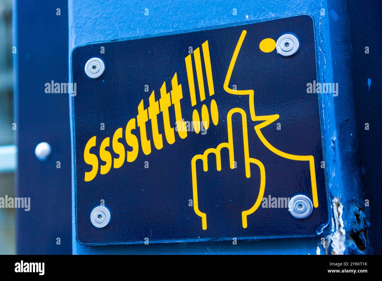 Beschilderung, die um Stille bittet Stockfoto