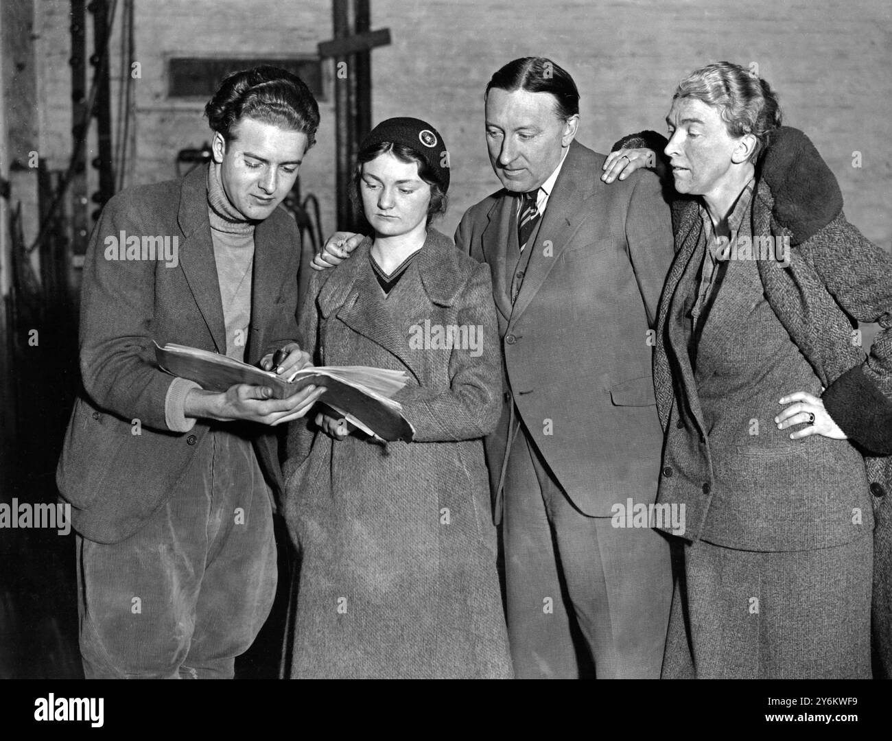 Proben für die Shakespearian-Saison im Kingsway Theatre. Herr Peter Dearing, der 19-jährige Theaterproduzent, Miss Mary Casson, Herr Russell Thorndike und Frau Eileen Thorndike. 13. April 1932. Stockfoto