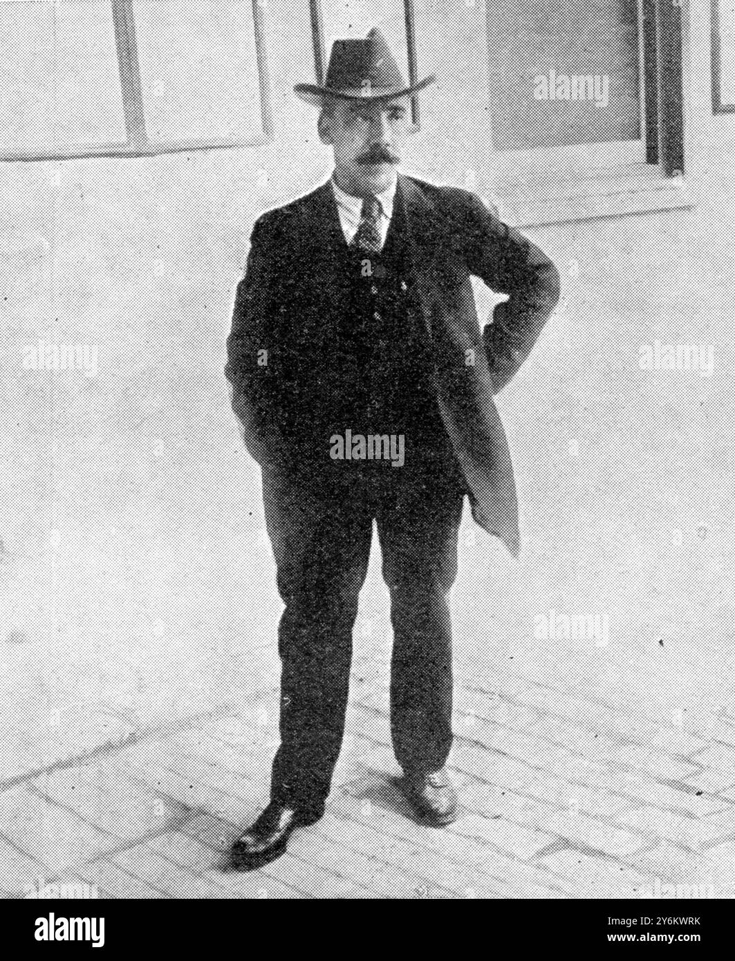 Auf der Seite: Überlebende der "Titanic"-Katastrophe in England. Herr Charles Joughin. Chefbäcker. Sie drifteten fast 3 Stunden lang und fanden Platz auf einem Floß, das 34 rettete. Dies, nachdem er von einer Seite des Floßes geschoben worden war, da es so voll war. 4. Mai 1912 Stockfoto