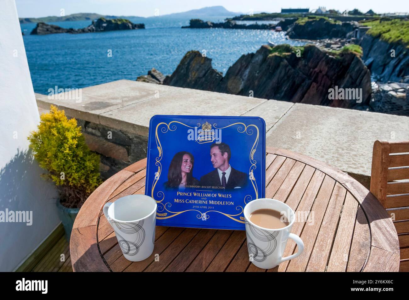 Royal Tea und McVitie's Keksdose in Schottland anlässlich der Hochzeit von Prinz William von Wales mit Miss Catherine Middleton am 29. April 2011 Stockfoto