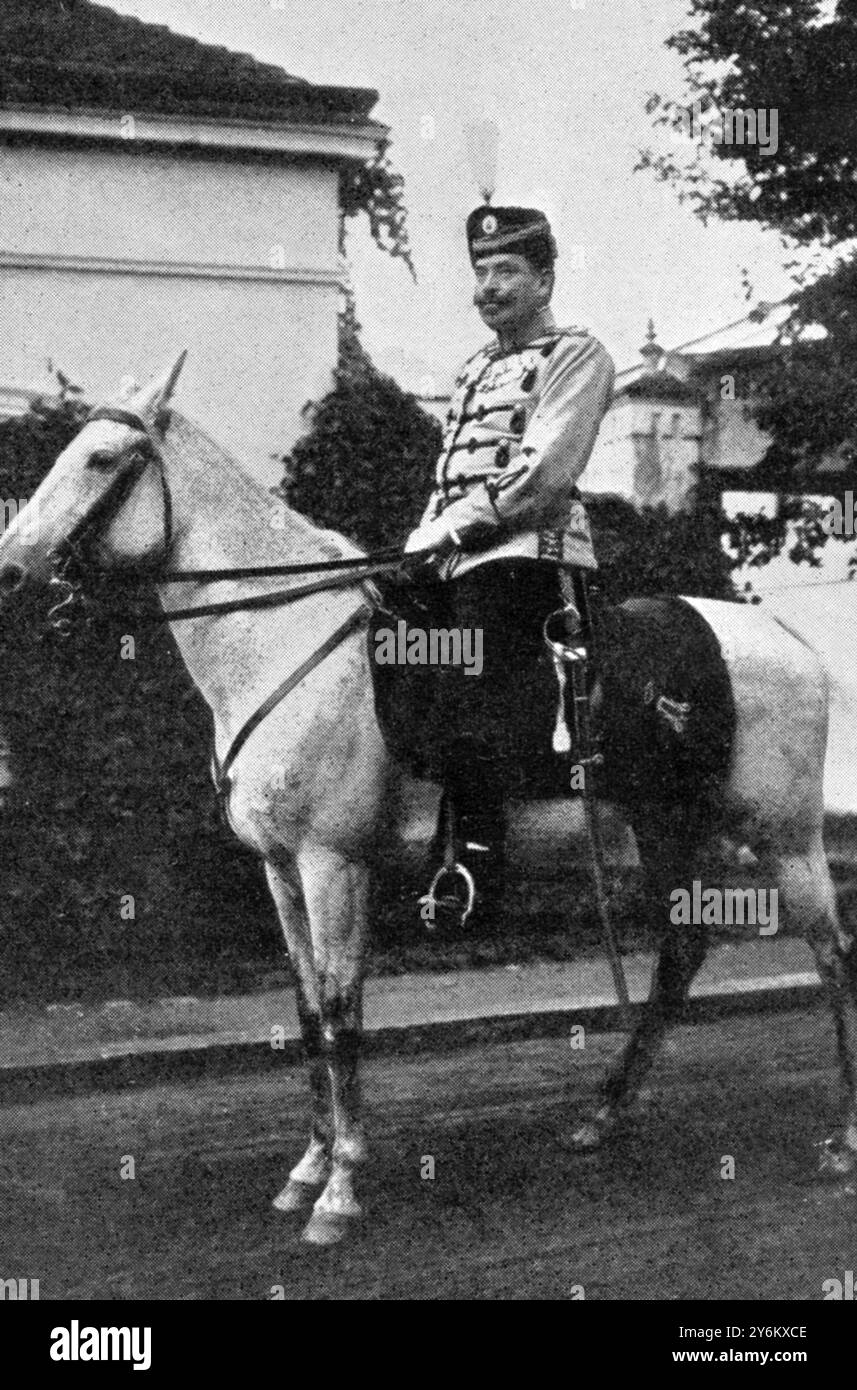 Ein Captain von König Peters Leibwächter. König Peter I. war von 1903 bis 1918 König von Serbien und wurde danach der erste König der Serben , Kroaten und Slowenen . Stockfoto