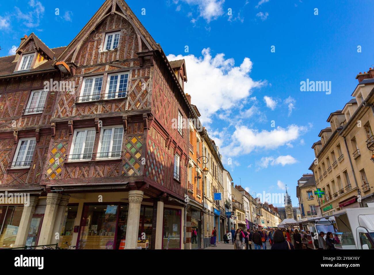 Frankreich, Hauts de France, Compiegne. Fachwerkhaus im Stadtzentrum Stockfoto