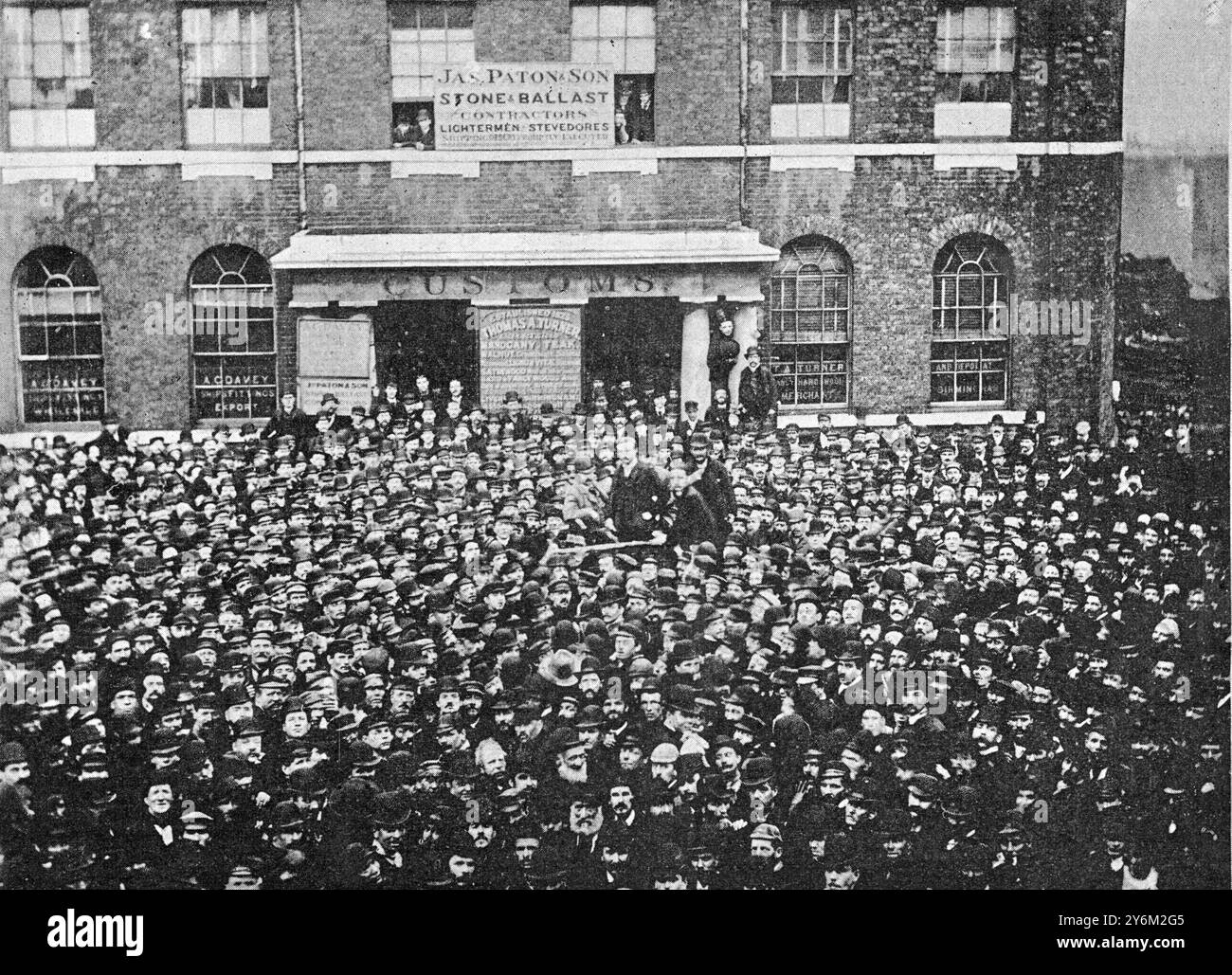 Die Dock Workourers Great Strike in London. Wir treffen uns vor den West India Dock Gates. 7. September 1889 Stockfoto