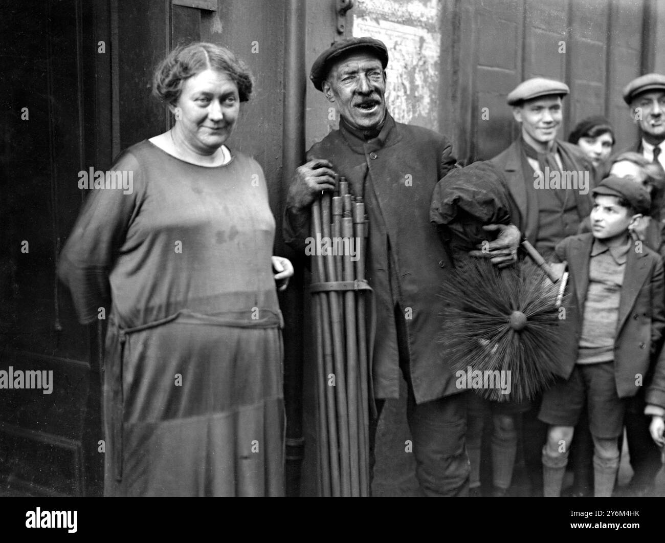 Eine typische Austragung. Stadtrat Thomas Brooks, ein Sweep und Bürgermeister von Bethnal Green, Ost-London. 1931 - 32 Stockfoto