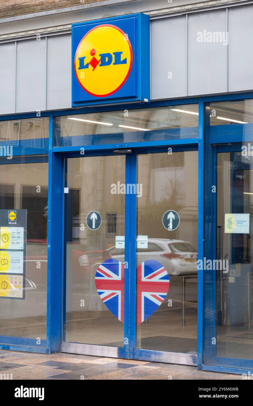 Vereinigtes Königreich, England. Finanzkrise und Inflation. Lidl Stockfoto
