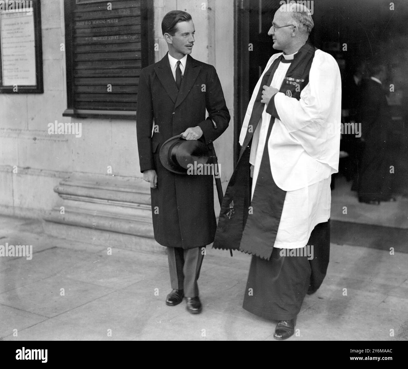 Lord Moyniham Gedenkgottesdienst in St. Martin's-in-the-Fields. Der ehrenwerte Thomas Coke vertritt den Duke of York und den Reverend Pat McCormick. 14. September 1936 Stockfoto