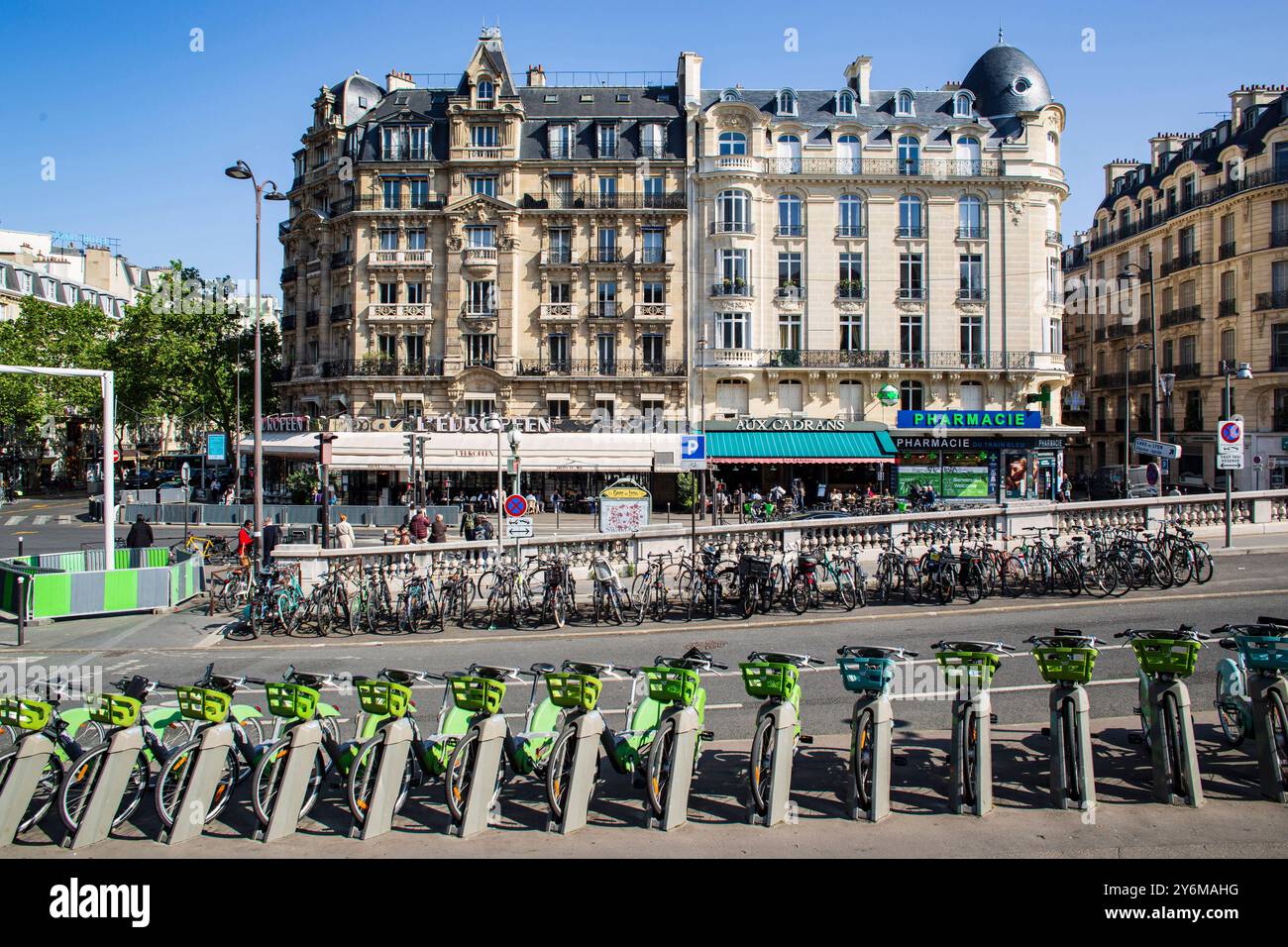 Frankreich, Paris, 75, 12. ARRT, Boulevard Diderot, Gebäude gegenüber dem Gare de Lyon, Mai 2023. Stockfoto