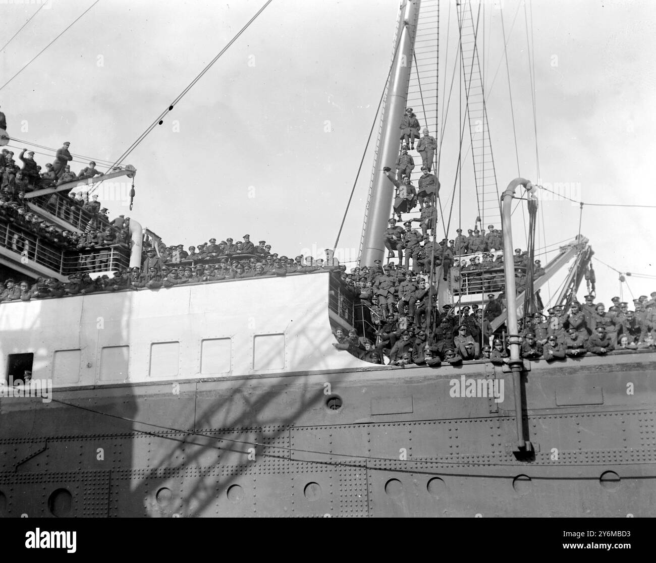 5.000 Männer der berühmten 1st Brigade, 1st Division Canadian Expeditionary Force verlassen Southampton auf der „Olympic“. 16. April 1919 Stockfoto