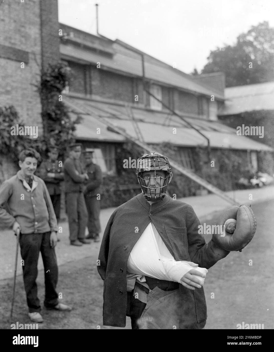 Mr. J.J. Astors Haus in Clieveden Woods, Maidenhead wurde in ein Krankenhaus umgewandelt - verwundeter Kanadier. Als Catcher bei einem Baseball-Spiel. Stockfoto