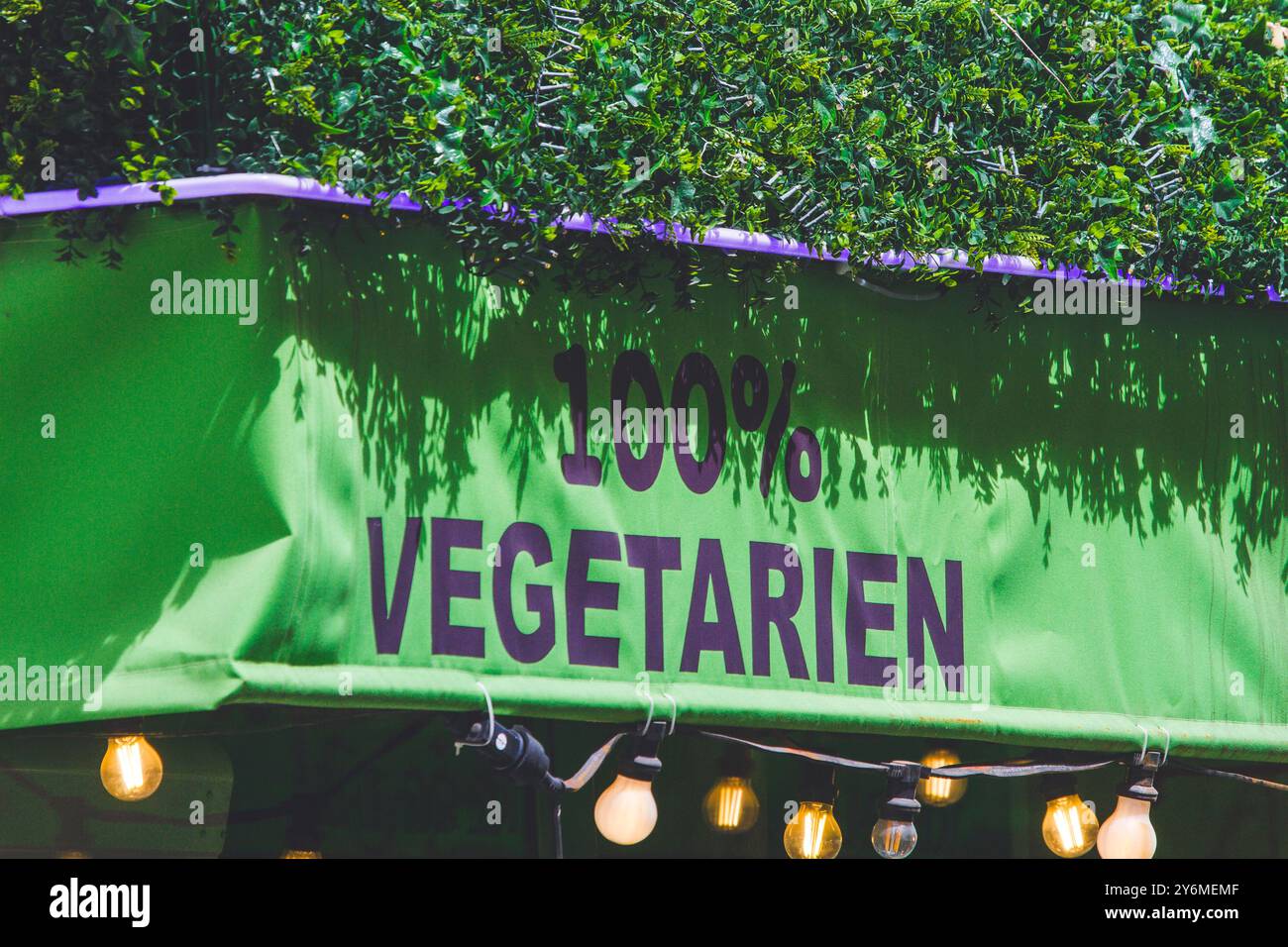 Frankreich, Paris, Zeichen eines vegetarischen Restaurants Stockfoto