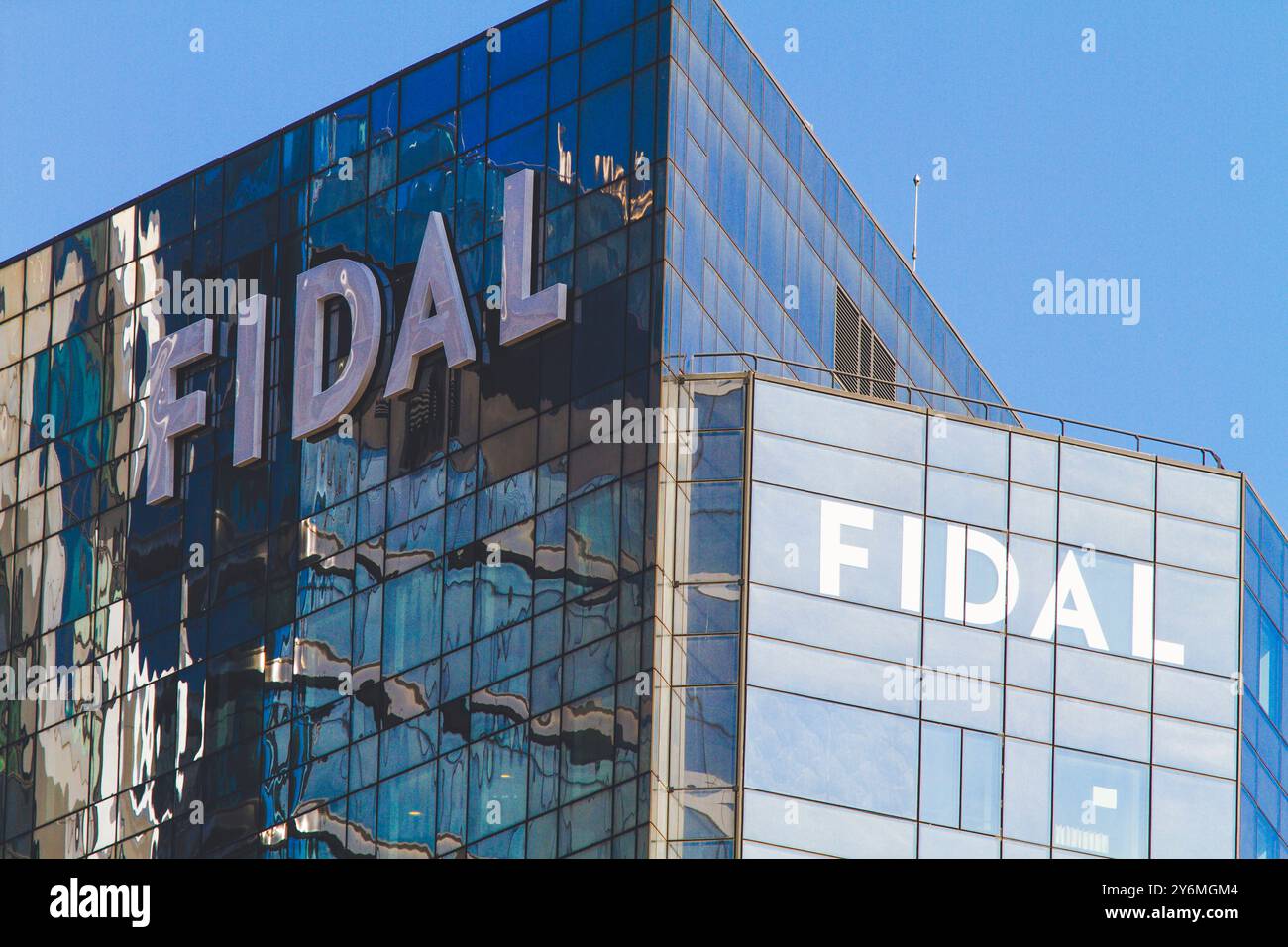 Frankreich, Ile-de-France, Paris, La Defense, Courbevoie, Prisma Tower, Hauptsitz der Wirtschaftskanzlei FIDAL Stockfoto