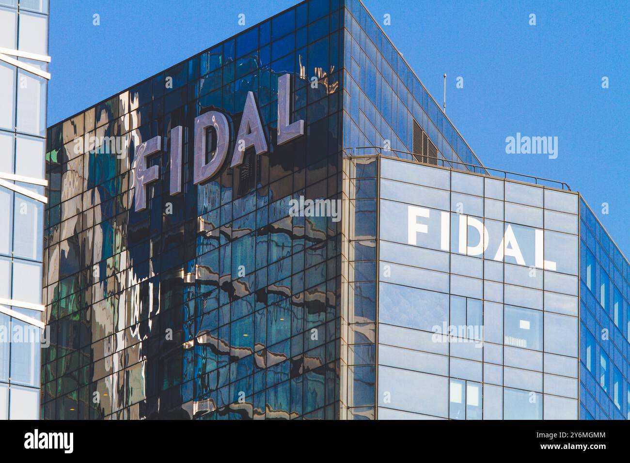 Frankreich, Ile-de-France, Paris, La Defense, Courbevoie, Prisma Tower, Hauptsitz der Wirtschaftskanzlei FIDAL Stockfoto