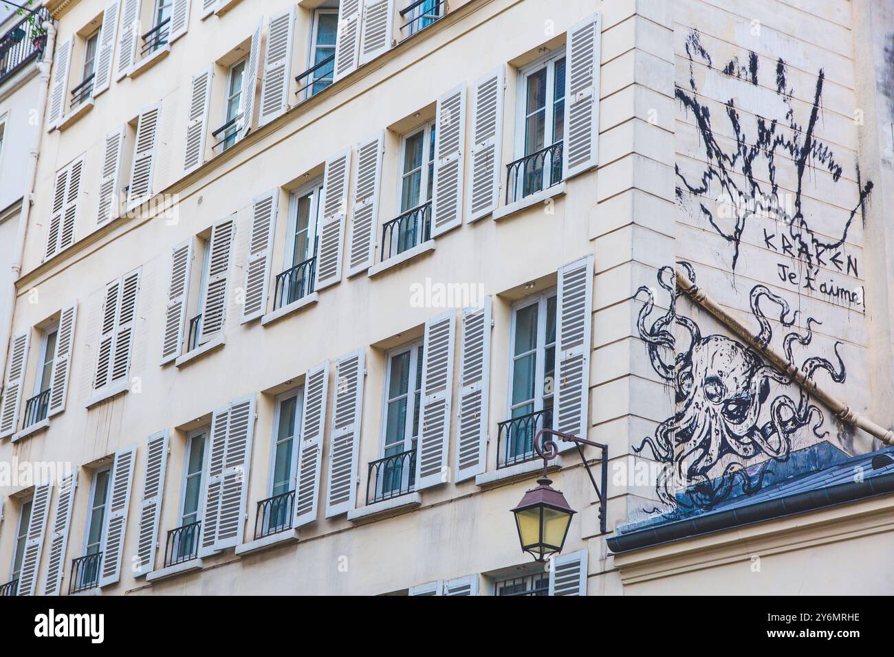 Frankreich, Paris. Street Art, Kraken, Kraken je t'aime Stockfoto
