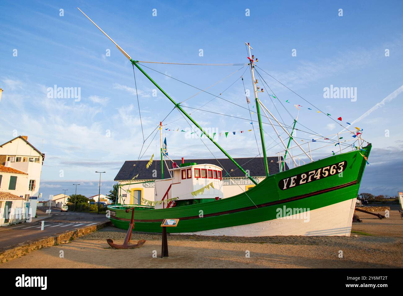 Frankreich, Ile d'Yeu, 85, Port-Joinville, altes Thunfischboot am Ende des Quai Carnot. Stockfoto