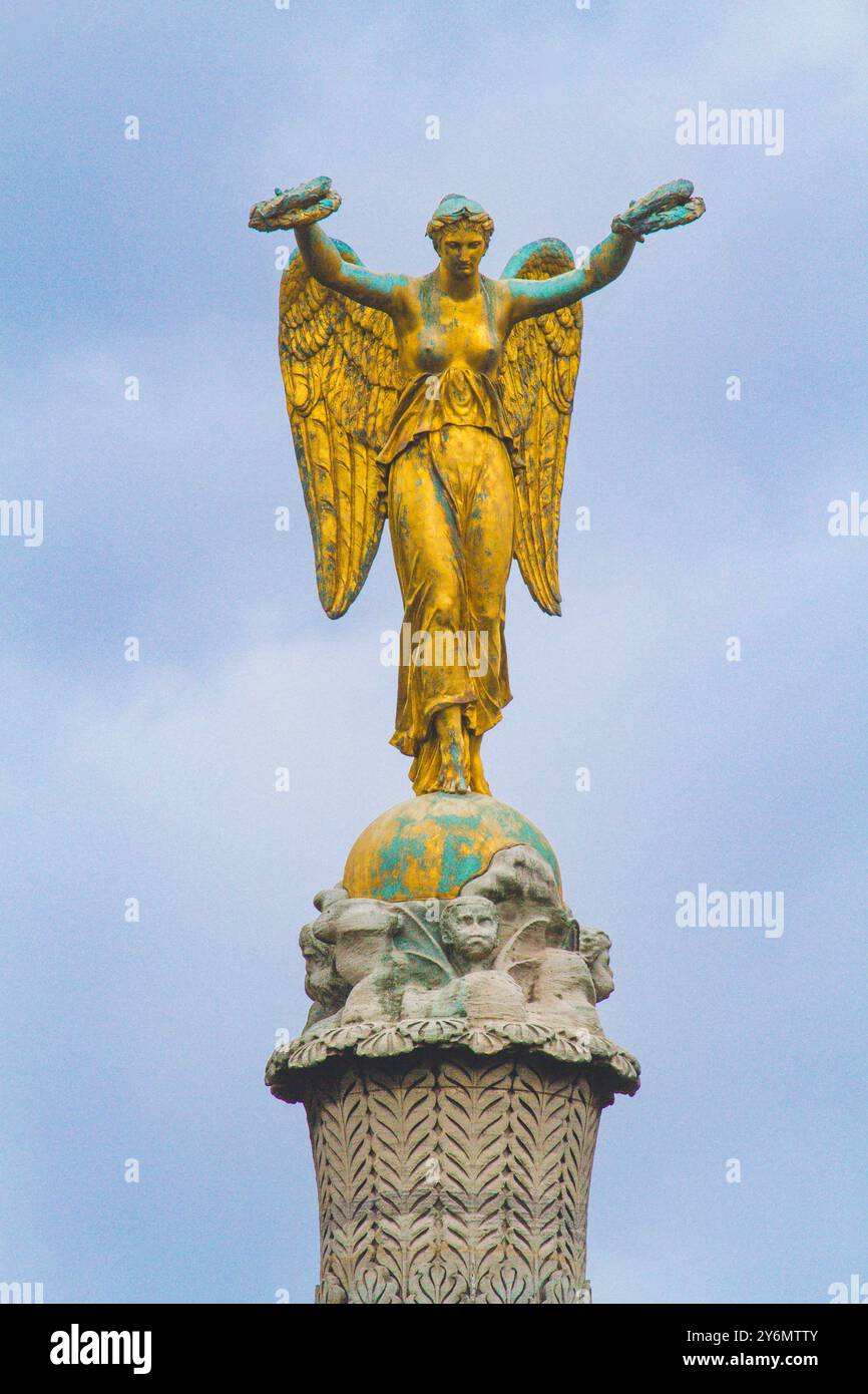 Frankreich, Ile-de-France, Paris, 1. Und 4. Arrondissements, Place du Chatelet, Statue eines Engels auf der Palmenbrunnensäule Stockfoto