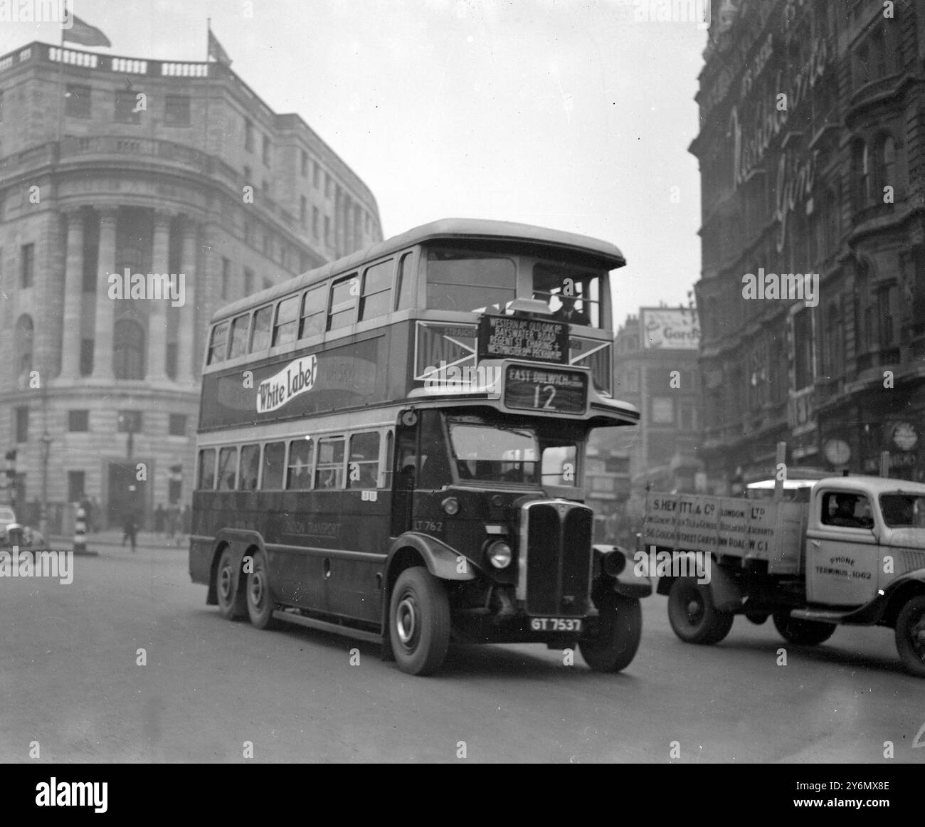 Ein Londoner Bus mit sechs Rädern. 28. Januar 1938 Stockfoto
