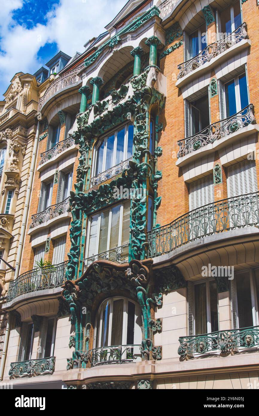 Frankreich, Paris, 10. Arrondissement, Rue d'Abbeville, wunderschöne Jugendstilfassade. Alexandre und Edouard Autant Stockfoto