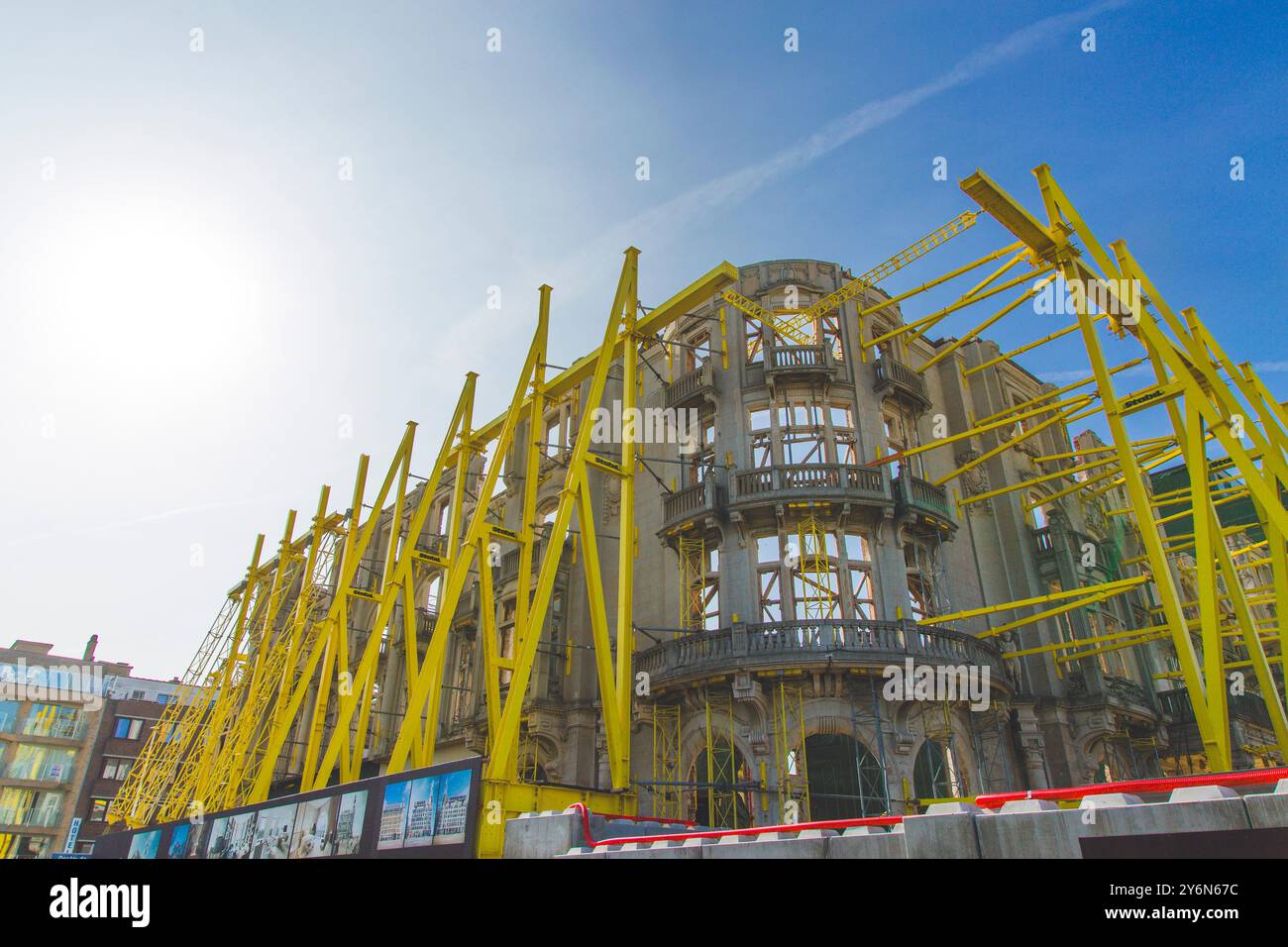 Belgien, Flandern, Westflandern, Nieuwpoort, Nieuwpoort, Renovierung des Grand Hotel de Newport. Erbaut 1924, Architekt Lagache. Stockfoto