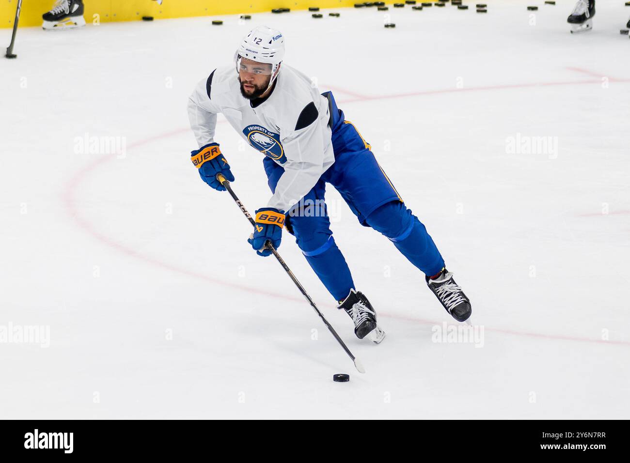 Jordan Greenway (Buffalo Sabres, #12). GER, Buffalo Sabres, Eishockey, Trainingssession vor dem Grand Opening des SAP Garden, 26.09.2024. Foto: Eibner-Pressefoto/Franz Feiner Stockfoto