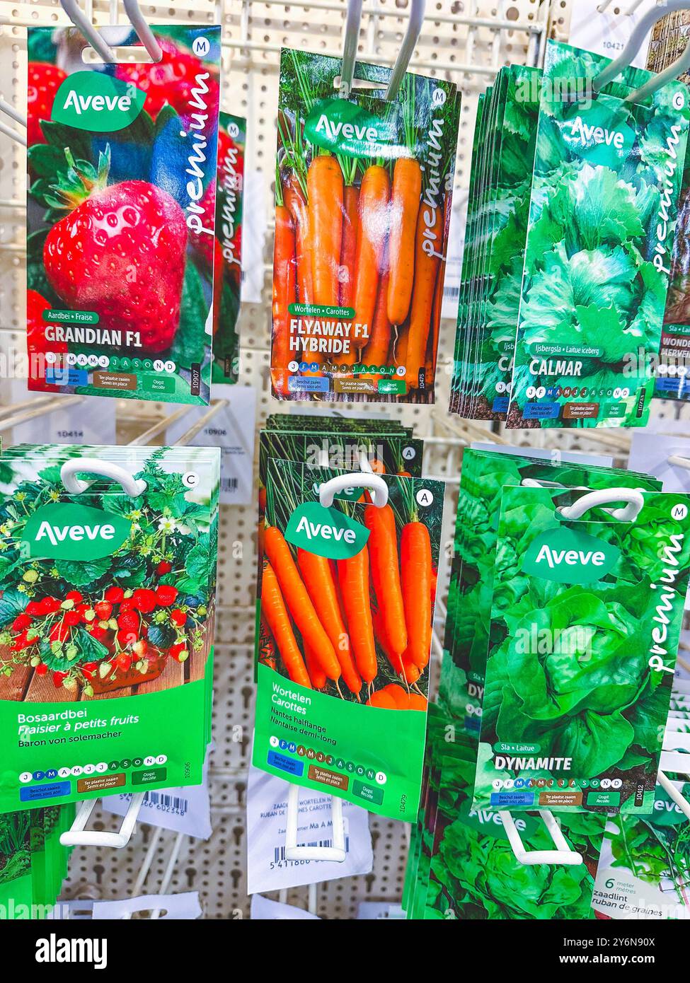 Gartencenter, Saatgutabteilung Pflanzen. AVE Produkte Stockfoto