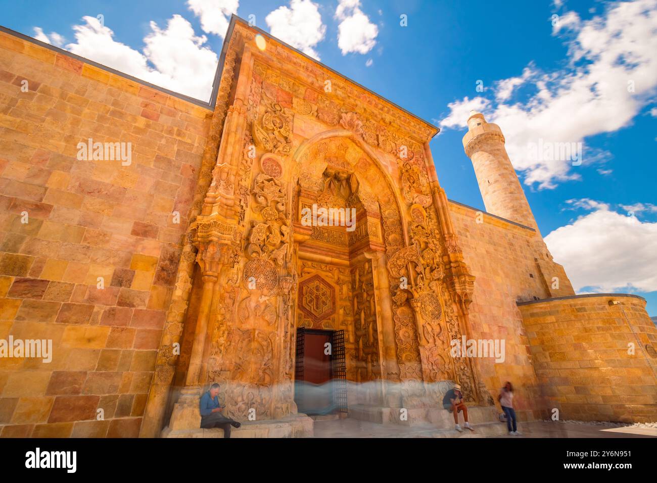 Große Moschee von Divrigi oder Divrigi Ulu Camii von außen. Sivas Türkei - 6.26.2024 Stockfoto