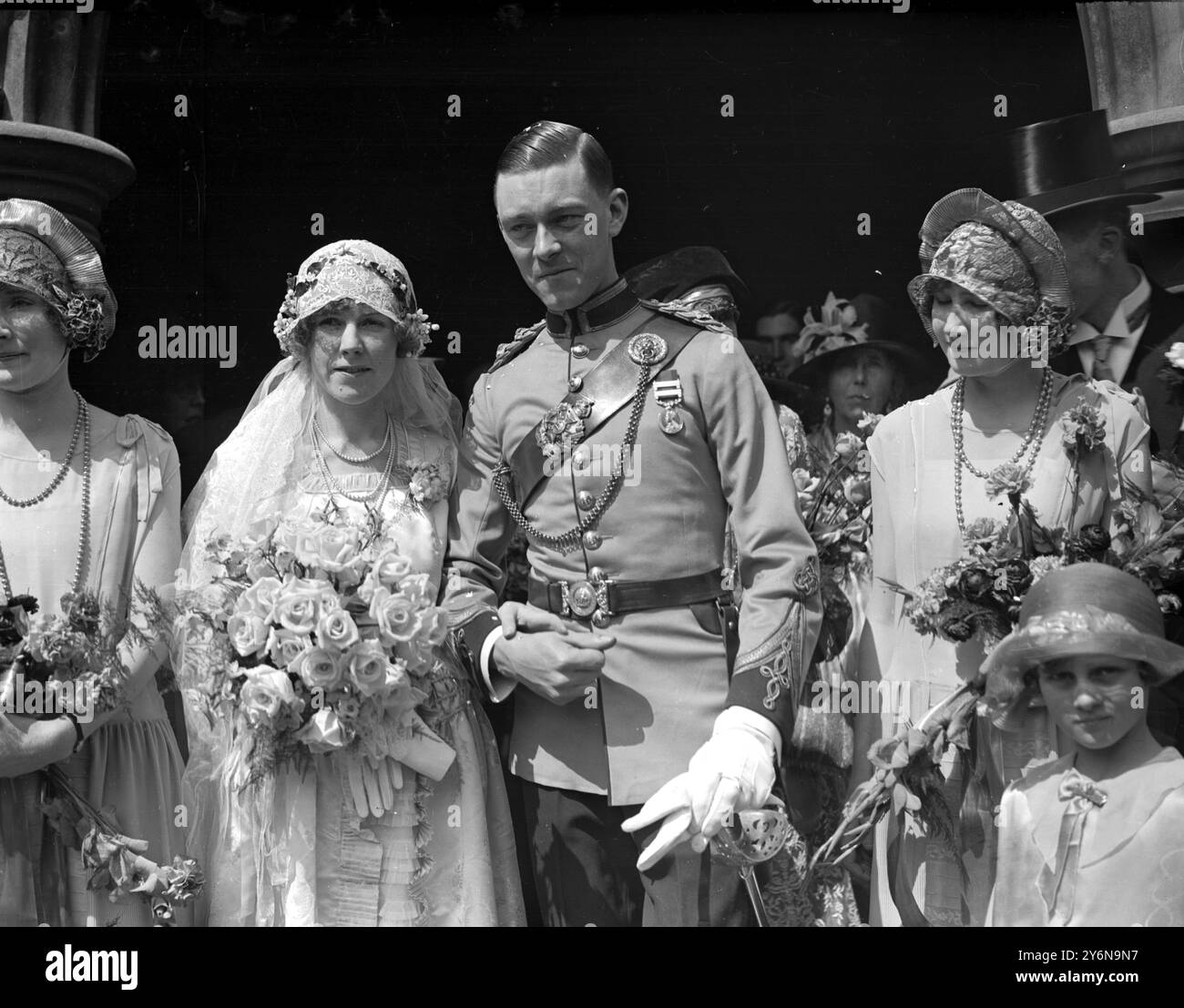 Hochzeit von Herrn A.C.E. West, 10th Baluch Regiment und Miss Mabella Lyall Reynolds, in St Paul's, East Molesey. 18 Juni 1927 Stockfoto