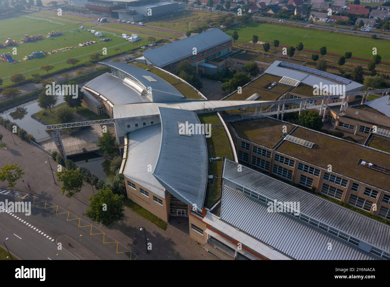 Hauts de France, Pas-de-Calais, Calais, Luftaufnahme. High School. Leonard de Vinci Stockfoto