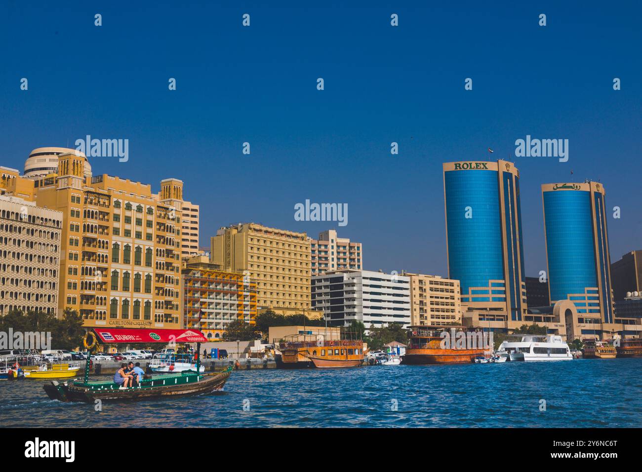 Vereinigte Arabische Emirate, Dubai, Deira. Zwillingsturm Deira kommentiert den Bericht Stockfoto