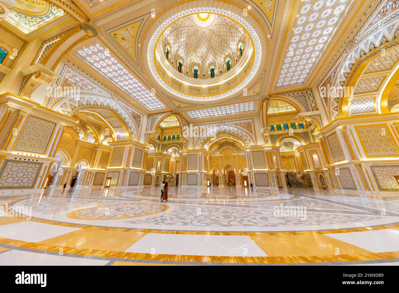 Vereinigte Arabische Emirate, Abu Dhabi. Präsidentenpalast der Vereinigten Arabischen Emirate. Qasr Al-Watan. Der große Saal Stockfoto